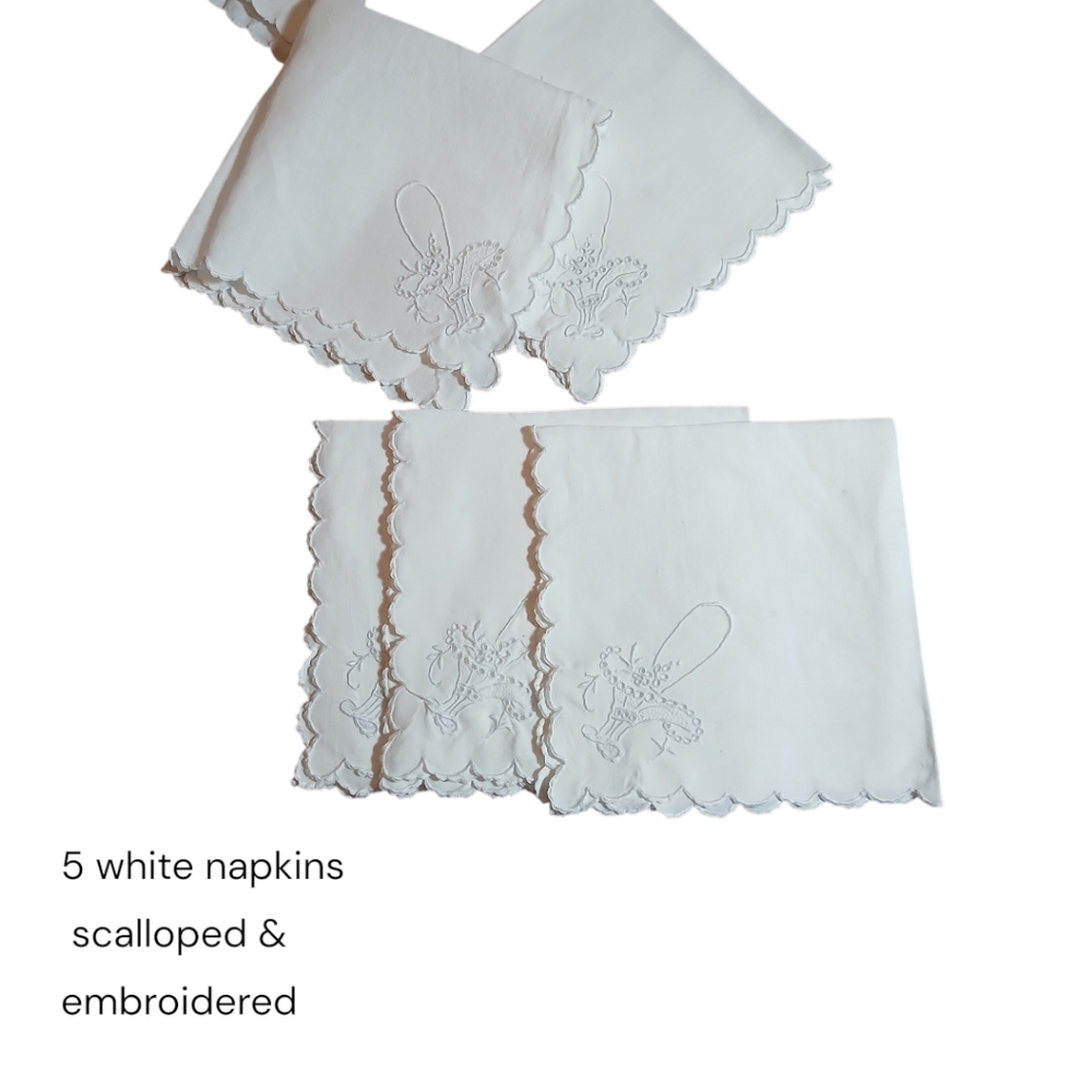 Vintage 12 pc Table Linens,  Napkins, Tablerunner for Decor Or Sewing